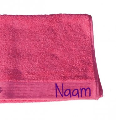 Badhanddoek fuchsia bedrukt met 1 tekstlijn - Lolelo