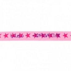 Roze armbandje met fuchsia sterren met naam/ telefoonnummer