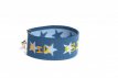 ABS10JLB Jeans armbandje met lichtblauwe sterren met naam/ telefoonnummer